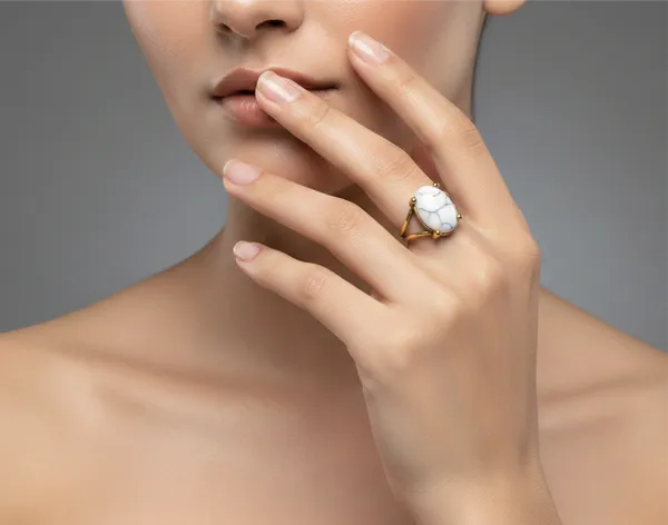 Antique_Gold_Artemis_Oval_Ring_For_Women